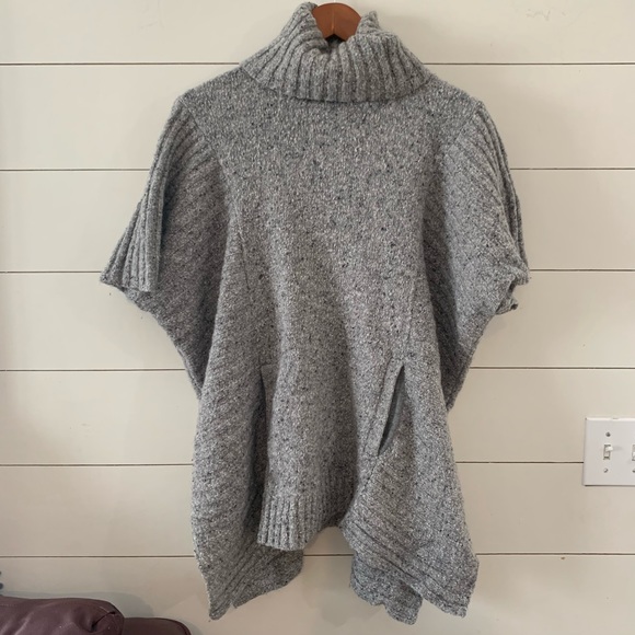 Athleta Sweaters - Athleta Sweater Poncho Women’s Size XXS/XS